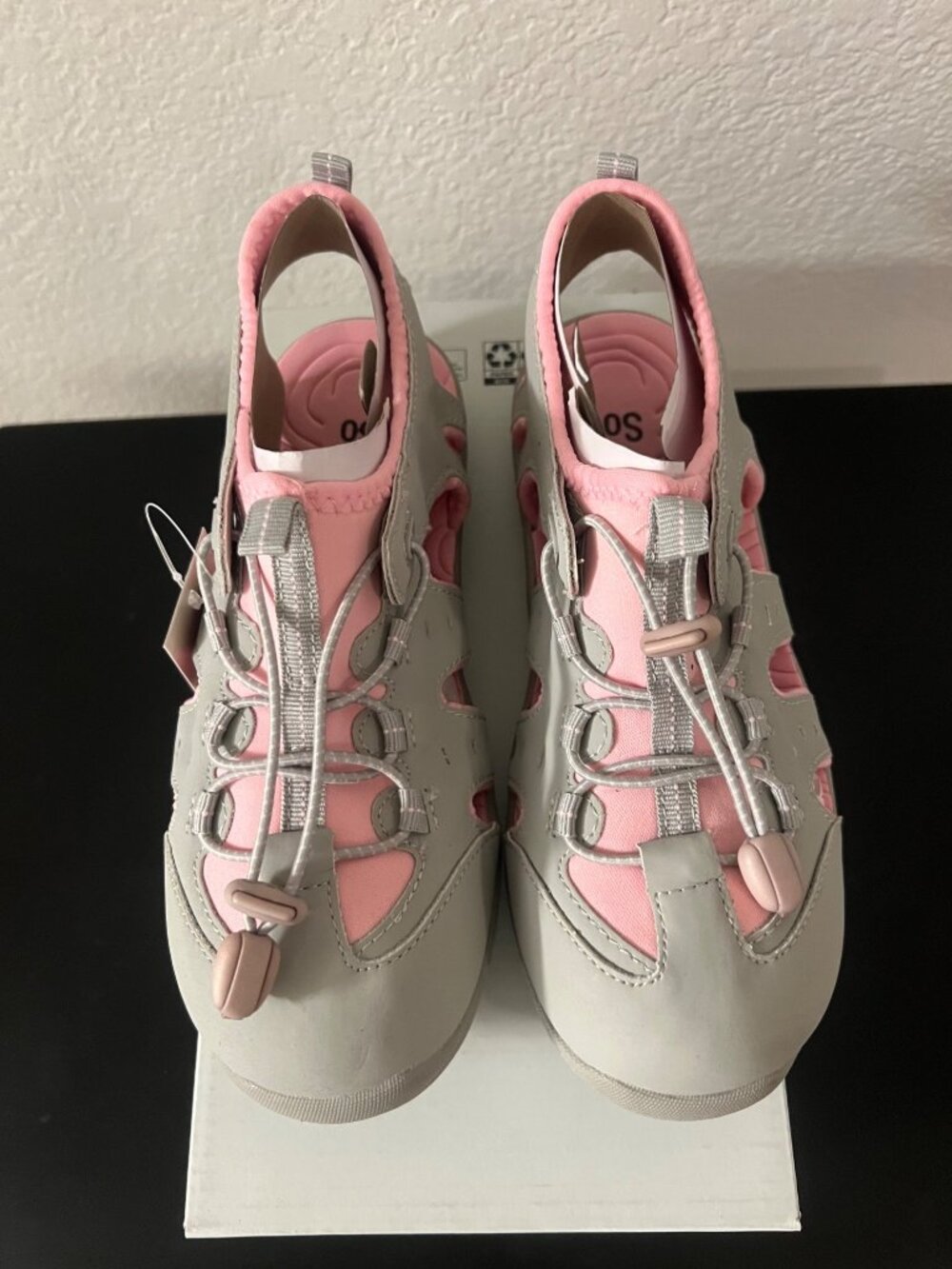 Girls Bump Toe Berkeley Gray Sandal Size 4